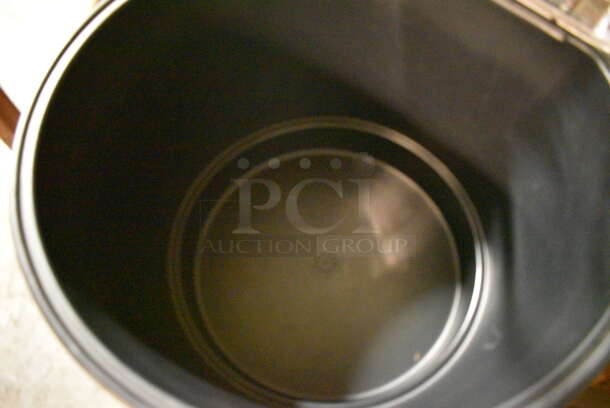 PFI Poly Commercial Floor Style Bottled Drink Ice Bin Holder Merchandiser w/ Poly Clear Lid on Casters. 24x24x36. (facilities) - Image 4 of 6