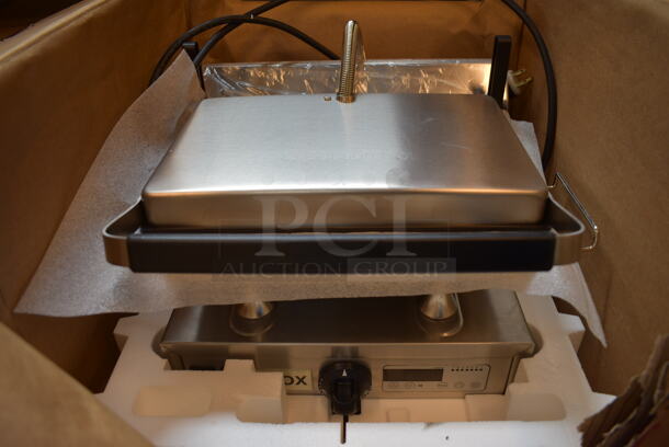 BRAND NEW IN BOX! Equinox Stainless Steel Commercial Countertop Electric Powered Panini Press. 16x16x12. Tested and Working!