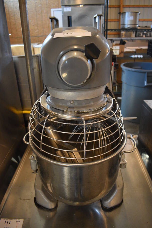 BEAUTIFUL! Hobart Legacy Model HL200 Metal Commercial Countertop 20 Quart Planetary Mixer w/ Stainless Steel Mixing Bowl, Bowl Guard, Paddle and Whisk Attachments. 100-120 Volts, 1 Phase. 17x23x30. Tested and Working! - Image 3 of 8