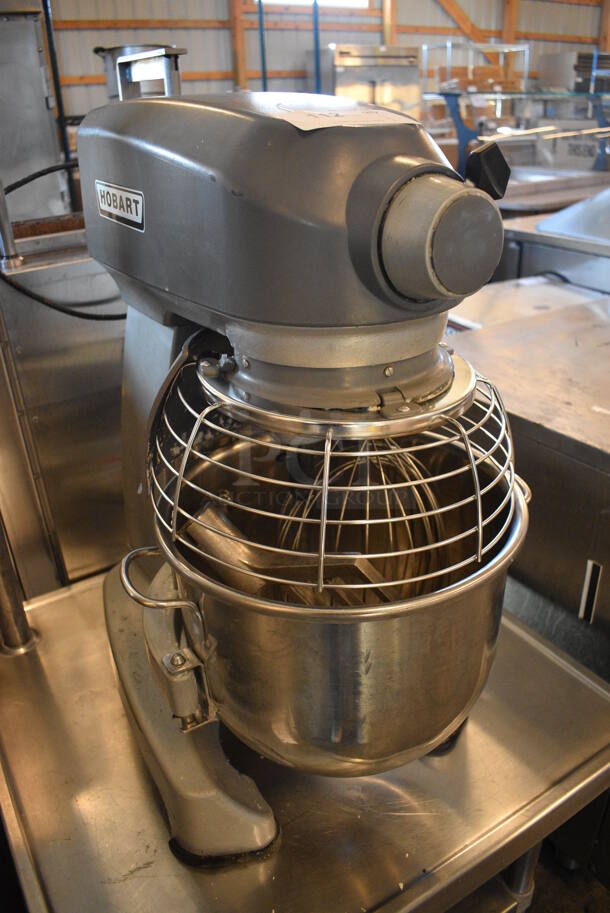 BEAUTIFUL! Hobart Legacy Model HL200 Metal Commercial Countertop 20 Quart Planetary Mixer w/ Stainless Steel Mixing Bowl, Bowl Guard, Paddle and Whisk Attachments. 100-120 Volts, 1 Phase. 17x23x30. Tested and Working! - Image 4 of 8