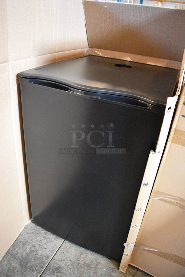 BRAND NEW! Model ZPJ-170 Metal Commercial Single Door Direct Draw Kegerator. Comes w/ Beer Tower! 21x25.5x33. Tested and Working! - Image 2 of 9