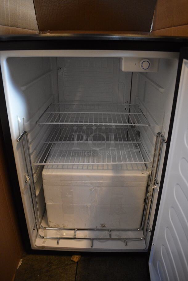 BRAND NEW! Model ZPJ-170 Metal Commercial Single Door Direct Draw Kegerator. Comes w/ Beer Tower! 21x25.5x33. Tested and Working! - Image 5 of 9