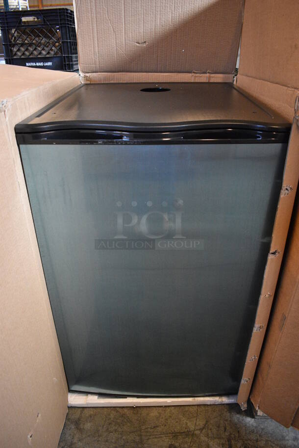BRAND NEW! ZPJ-170 Metal Commercial Single Door Direct Draw Kegerator. Comes w/ Beer Tower! 21x25.5x33. Tested and Working!