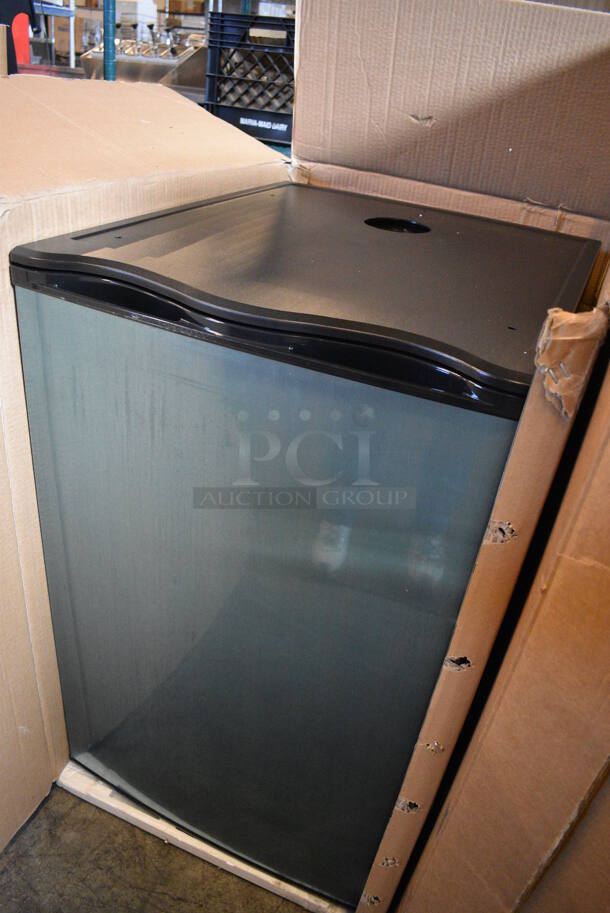 BRAND NEW! ZPJ-170 Metal Commercial Single Door Direct Draw Kegerator. Comes w/ Beer Tower! 21x25.5x33. Tested and Working! - Image 3 of 7