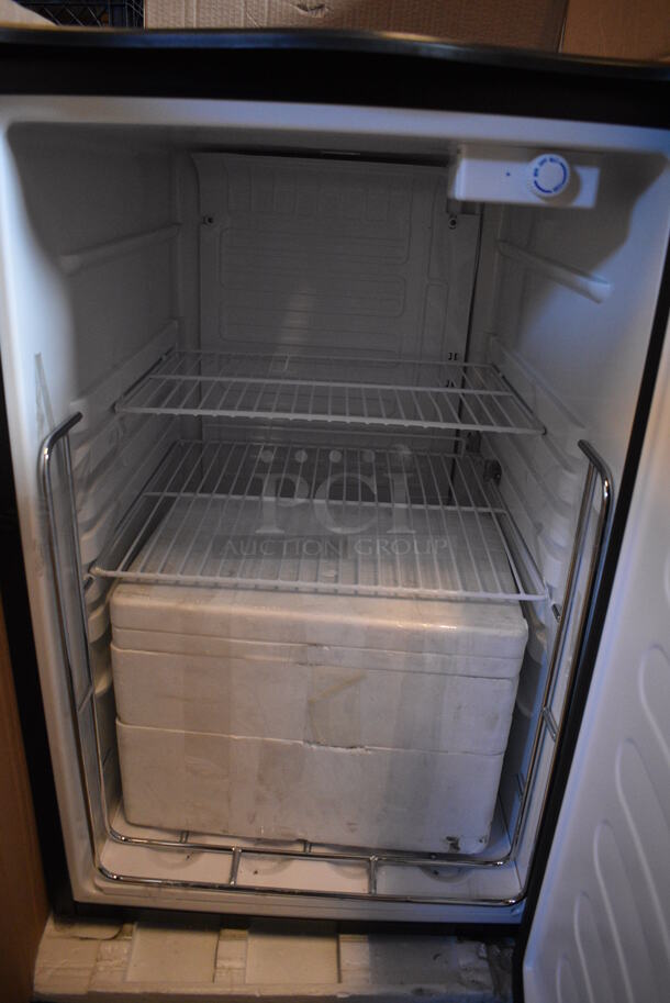 BRAND NEW! ZPJ-170 Metal Commercial Single Door Direct Draw Kegerator. Comes w/ Beer Tower! 21x25.5x33. Tested and Working! - Image 5 of 7