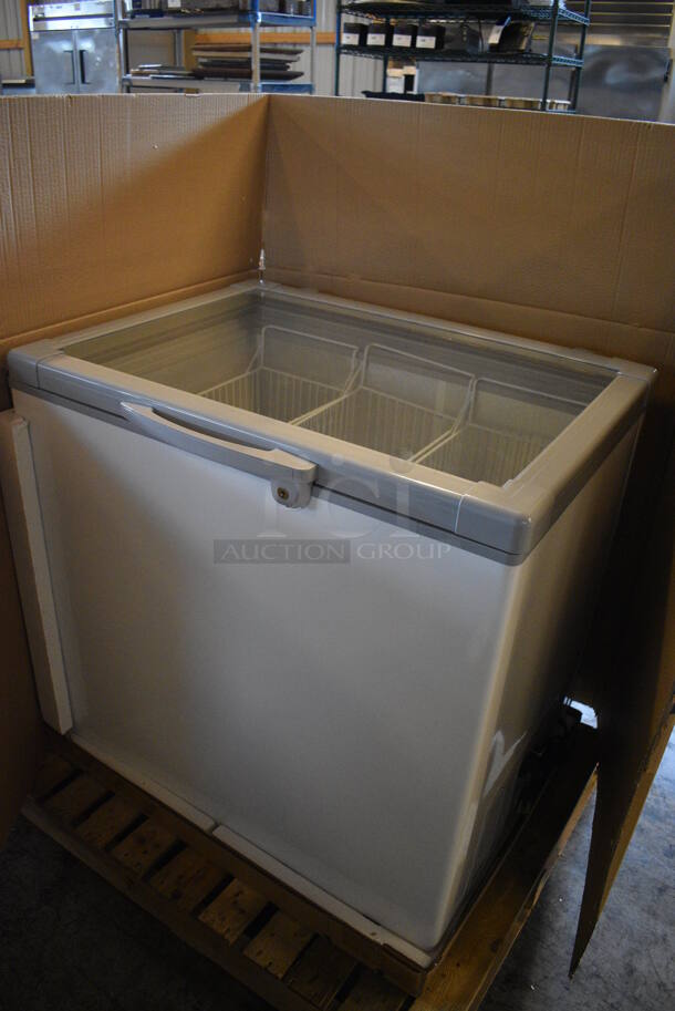 BRAND NEW! Model XS246YBL Metal Commercial Cooler Chest Showcase Merchandiser w/ 2 Sliding Lids. 110 Volts, 1 Phase. 33x26x33.5. Tested and Working! - Image 2 of 8