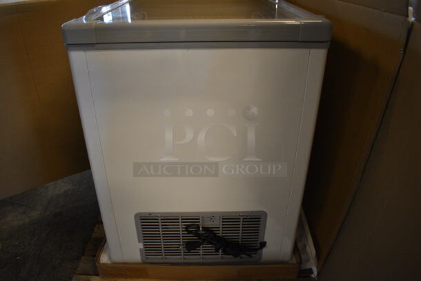 BRAND NEW! Model XS246YBL Metal Commercial Cooler Chest Showcase Merchandiser w/ 2 Sliding Lids. 110 Volts, 1 Phase. 33x26x33.5. Tested and Working! - Image 6 of 8
