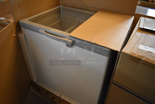 BRAND NEW! Model XS246YBL Metal Commercial Cooler Chest Showcase Merchandiser w/ 2 Sliding Lids. 110 Volts, 1 Phase. 33x26x33.5. Tested and Working! - Image 3 of 9