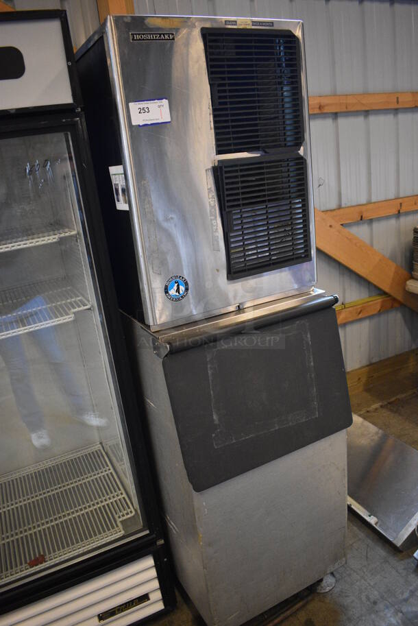 SWEET! Hoshizaki Model KM-500MAH Stainless Steel Commercial Air Cooled Ice Machine Head on Commercial Ice Bin. 115-120 Volts, 1 Phase. 22x32x77 - Image 2 of 7
