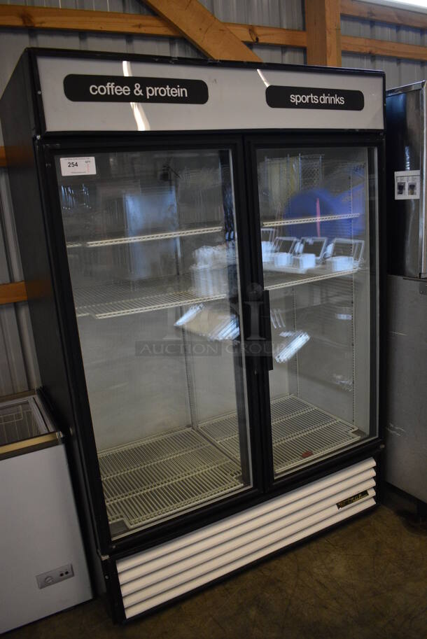 NICE! True Model GDM-49 Metal Commercial 2 Door Reach In Cooler Merchandiser w/ Poly Coated Racks. 115 Volts, 1 Phase. 54x30x79. Tested and Working! - Image 3 of 6
