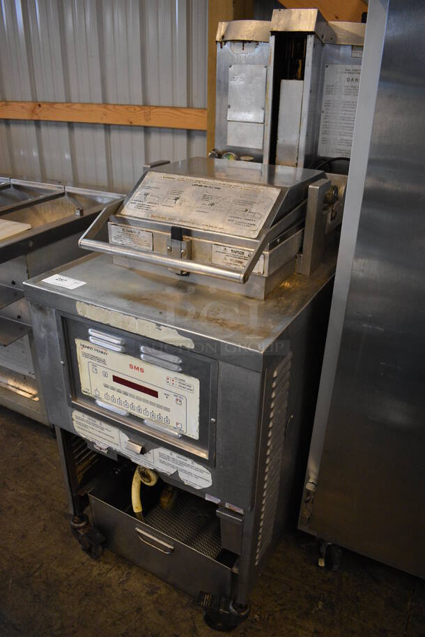 GORGEOUS! Henny Penny Model PFG-690 Stainless Steel Commercial Floor Style Natural Gas Powered Pressure Fryer w/ Filtration System on Commercial Casters. 100,000 BTU. 25x41x63 - Image 4 of 9