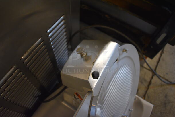 GREAT! Chefmate Stainless Steel Commercial Countertop Meat Slicer w/ Blade Sharpener. 26x22x20. Tested and Working! - Image 6 of 6