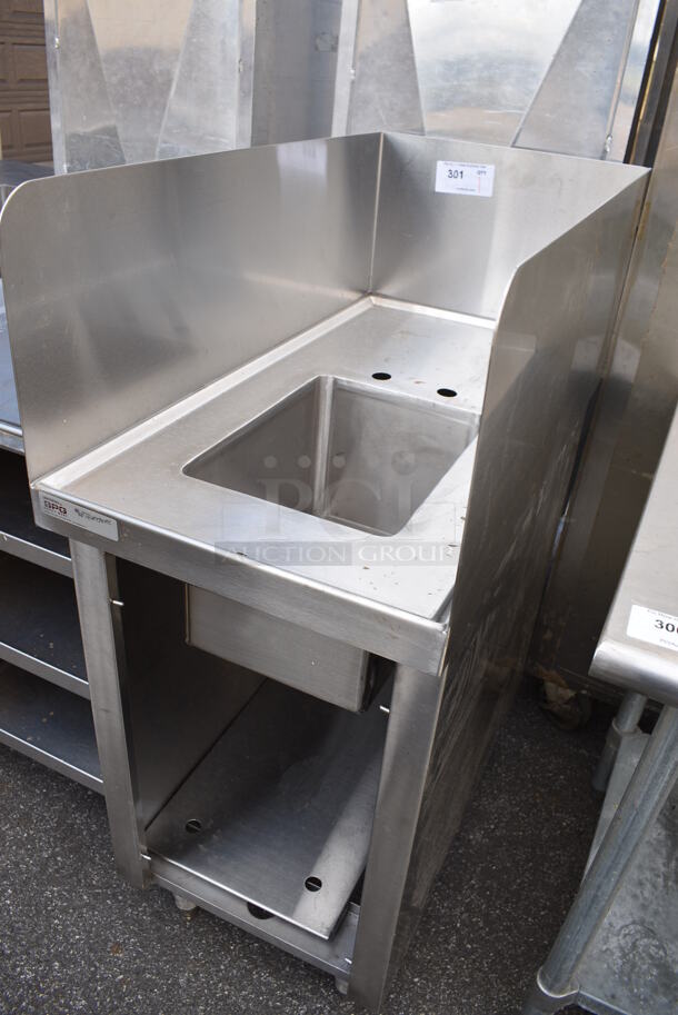 Stainless Steel Commercial Single Bay Sink w/ Side and Back Splash Guards. 18x34x45. Bay 10x14x10 - Image 2 of 3