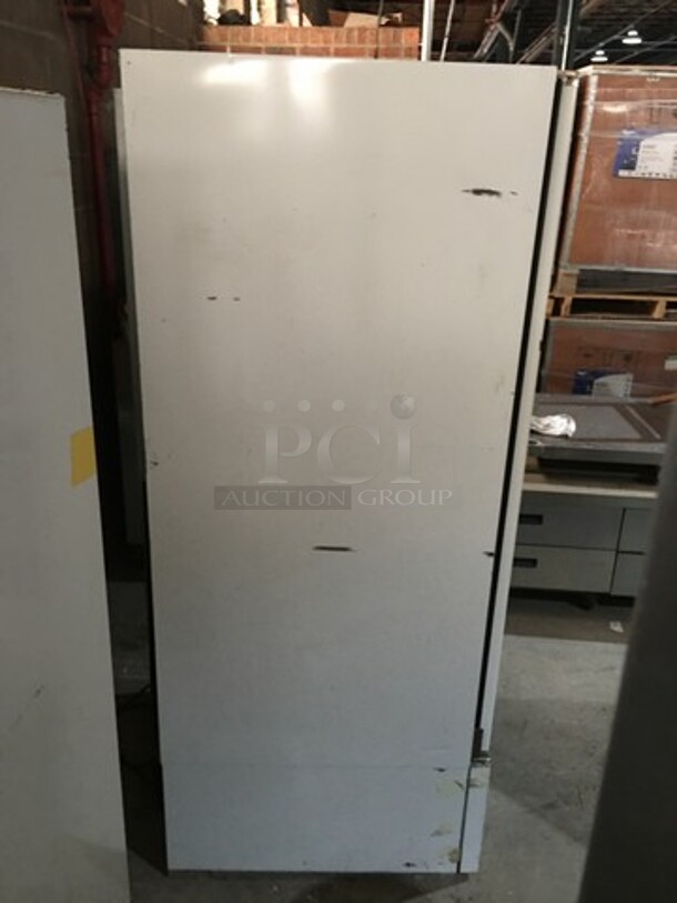 Fab! Master Bilt 1 Glass Door Refrigerated Reach In Showcase Merchandiser! With Poly Coated Racks! Model BMG27 Serial 123149NAA01! 115V 1Phase! - Image 3 of 9