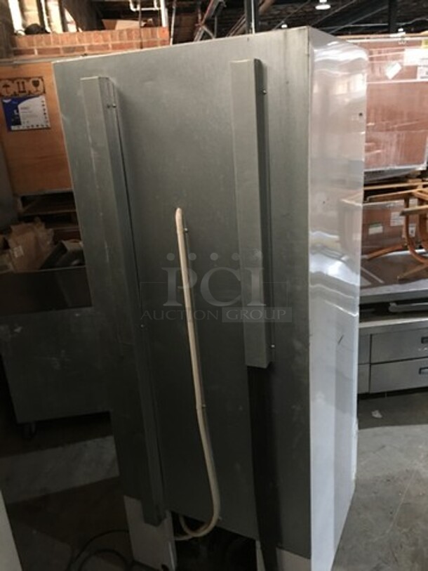 Fab! Master Bilt 1 Glass Door Refrigerated Reach In Showcase Merchandiser! With Poly Coated Racks! Model BMG27 Serial 123149NAA01! 115V 1Phase! - Image 4 of 9