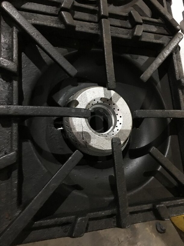 Vulcan Commercial Natural Gas Powered 6 Burner Stove! With Full Size Oven Underneath! All Stainless Steel! On Legs!  - Image 6 of 12