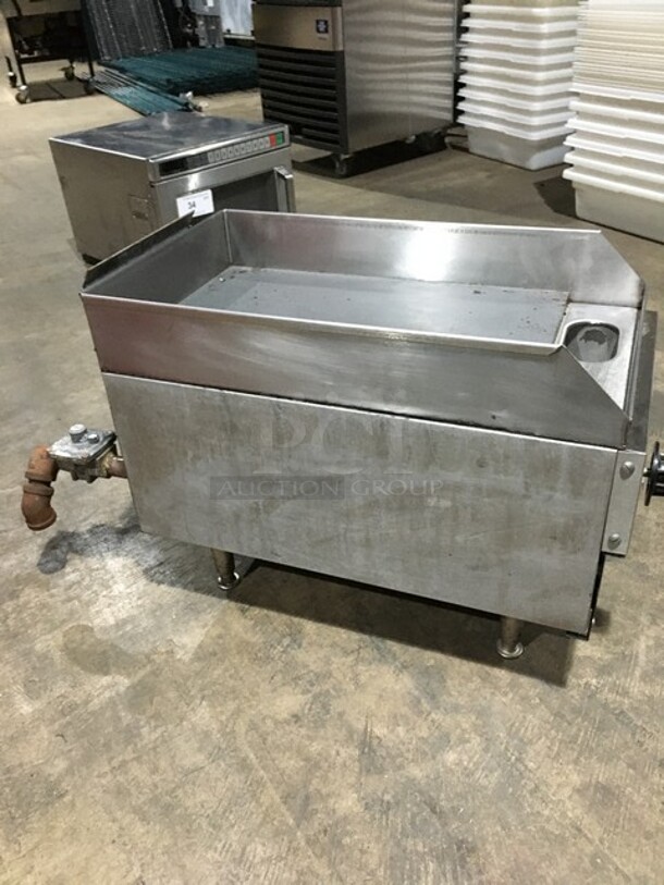 Cecilware Commercial Countertop Natural Gas Powered Flat Griddle! With Back & Side Splashes! Model BG12! On Legs! - Image 2 of 9