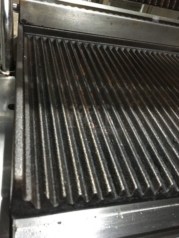 Avantco Commercial Countertop Panini Sandwich Grill! With Grooved Plates! All Stainless Steel! Model 177P78 Serial CK180942R406! 120V!
 - Image 7 of 9