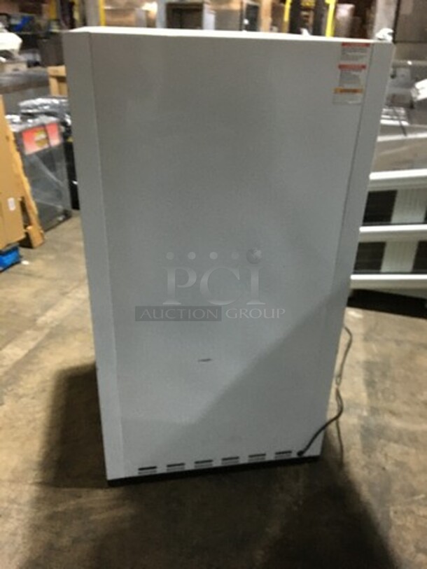 Beverage Air Commercial Refrigerated Open Grab-N-Go Display Case! Model BZ131W Serial 1613267! 115V 1Phase!
 - Image 4 of 8
