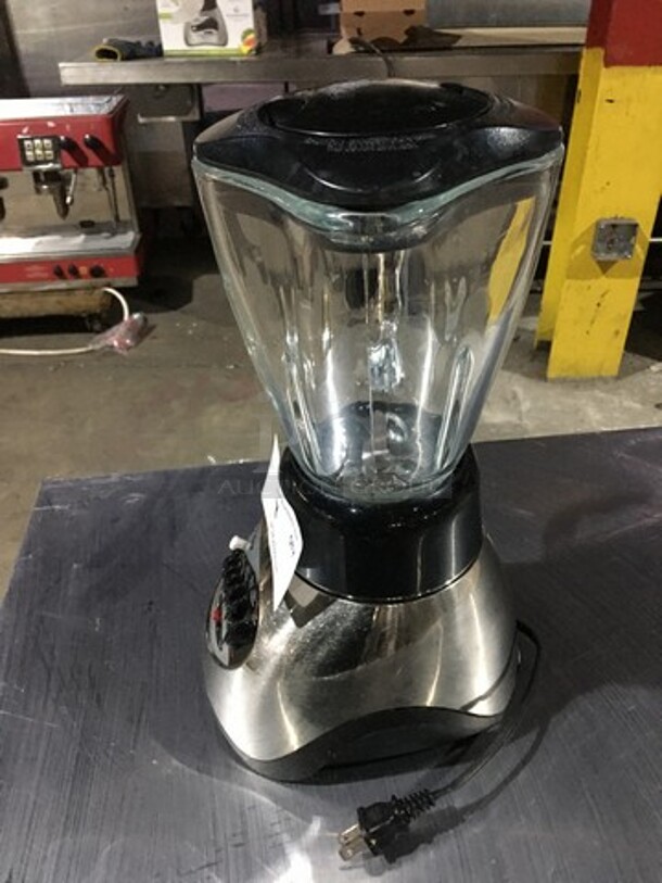 Oster Countertop Blender! Precise Blend 300 Series! - Image 3 of 8