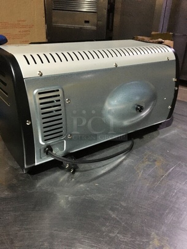 Bella Countertop Electric Toaster Oven! Model LO120500 Serial 14326! 120V 1 Phase! - Image 4 of 11