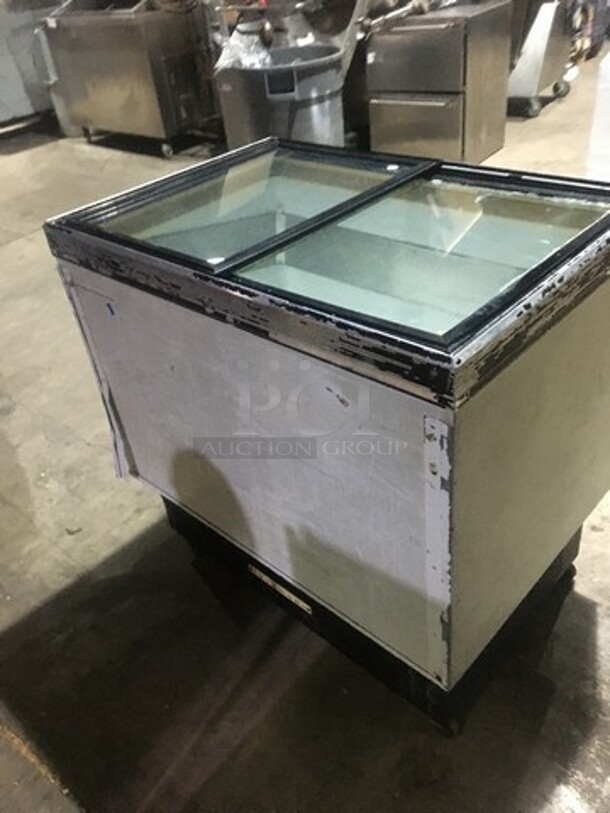 Hussmann Commercial Chest Freezer Merchandiser! With 2 Sliding Top Doors! - Image 3 of 7