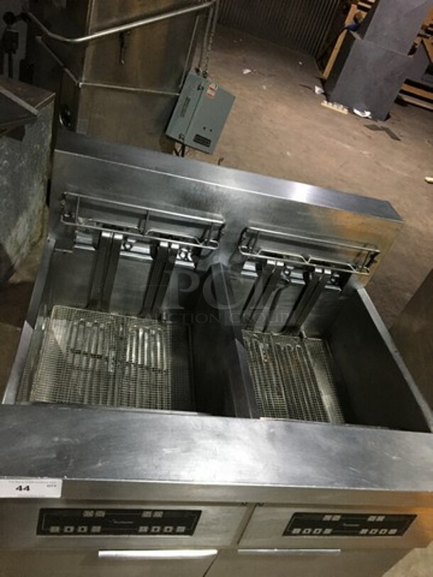 Pitco Commercial Electric Powered Dual Bay Deep Fat Fryer! With Backsplash! All Stainless Steel! Model FPH21721SC Serial 0702VH0004! 480V 3Phase! On Casters! - Image 5 of 12