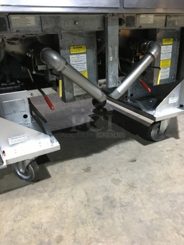 Pitco Commercial Electric Powered Dual Bay Deep Fat Fryer! With Backsplash! All Stainless Steel! Model FPH21721SC Serial 0702VH0004! 480V 3Phase! On Casters! - Image 7 of 12