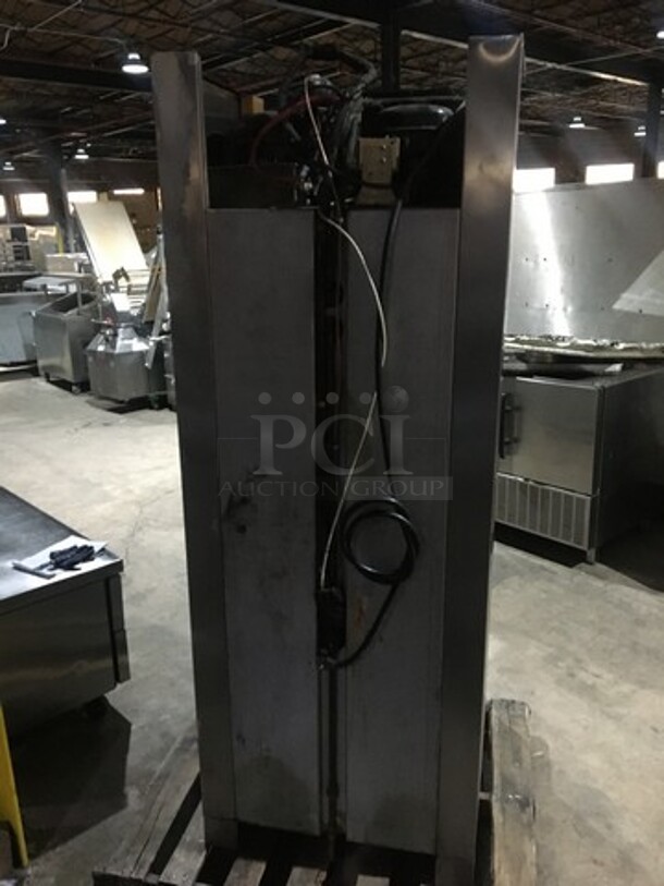 Traulsen Commercial Reach In Refrigerator! With 2 Half Doors! All Stainless Steel! Model RDT132WUT Serial 156310! 115V 1Phase! - Image 4 of 10