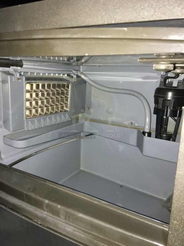 Manitowoc Commercial Under The Counter Ice Making Machine! Model QM30A Serial 310213655! 115V 1Phase! On Legs! Working When Removed! - Image 7 of 9