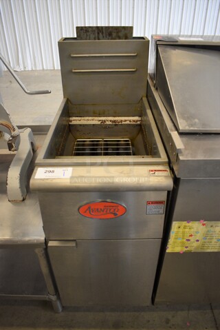 GREAT! 2018 Avantco Model FF300-N Stainless Steel Commercial Natural Gas Powered Deep Fat Fryer. 90,000 BTU. 15.5x30x46