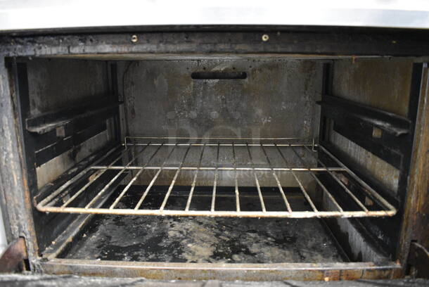 FANTASTIC! Vulcan Stainless Steel Commercial Gas Powered 6 Burner Range w/ Right Side Flat Top Griddle, 2 Ovens and Overshelf on Commercial Casters. 60x30x61 - Image 4 of 7