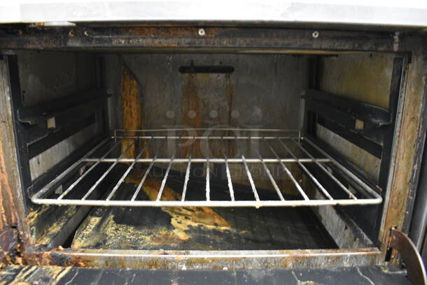 FANTASTIC! Vulcan Stainless Steel Commercial Gas Powered 6 Burner Range w/ Right Side Flat Top Griddle, 2 Ovens and Overshelf on Commercial Casters. 60x30x61 - Image 5 of 7