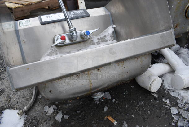 Stainless Steel Commercial Single Bay Sink w/ Faucet, Handles and Side Splash Guards. 17x16x15 - Image 4 of 4