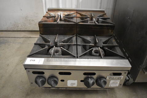 GREAT! Vulcan Model VHP424U-1 Stainless Steel Commercial Countertop Gas Powered 4 Burner 2 Tier Range. 120,000 BTU. 24x31x17