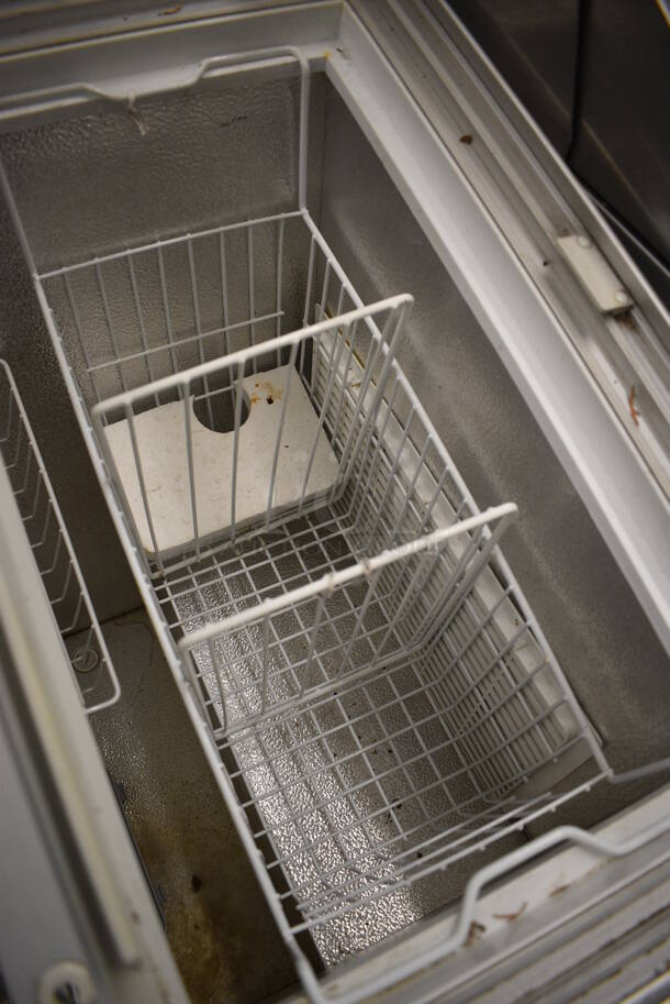 NICE! Summit Model SCF682S Metal Commercial Floor Style Chest Freezer Merchandiser on Commercial Casters. 115 Volts, 1 Phase. 28x24x36. Tested and Does Not Power On - Image 5 of 7