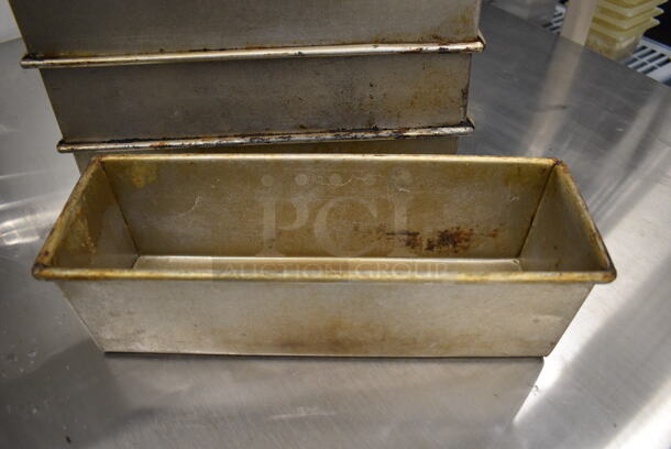 10 Metal Single Loaf Long Baking Pan. 4.5x13.5x4. 10 Times Your Bid! - Image 2 of 3