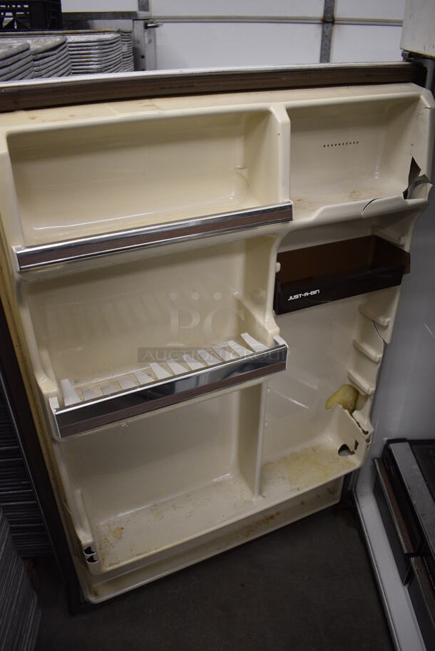 Frigidaire Model FPES19TFWD Cooler Freezer Combo Unit. 115 Volts, 1 Phase. 31x28x65 - Image 7 of 9