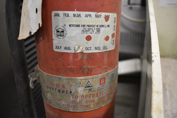 Metal Fire Extinguisher. 9x5x22 - Image 3 of 3