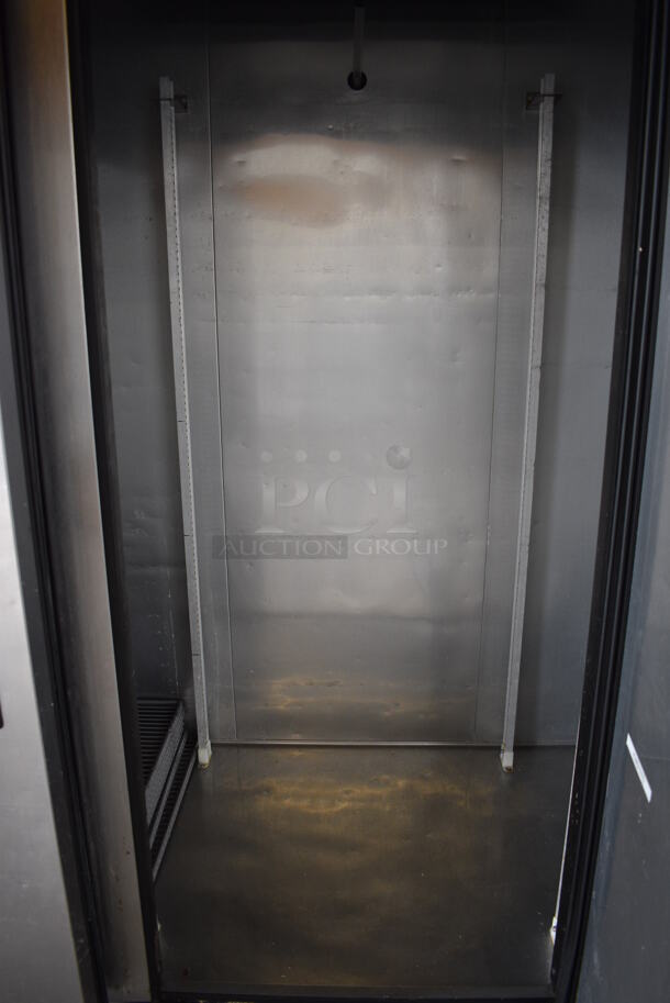 GREAT! 2016 True Model T-72 Stainless Steel Commercial 3 Door Reach In Cooler w/ Poly Coated Racks on Commercial Casters. 115 Volts, 1 Phase. 78x30x83. Tested and Working! - Image 5 of 7