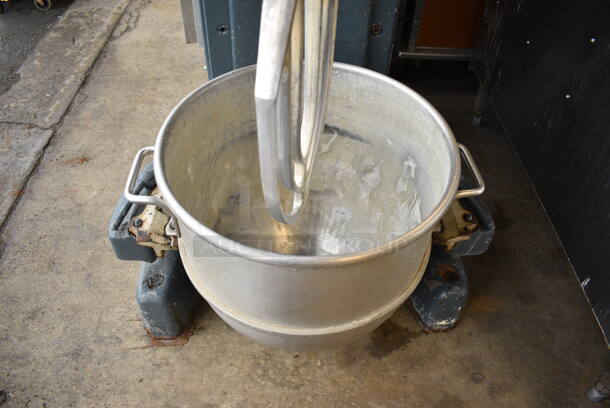 FANTASTIC! Hobart Model M-802 Metal Commercial Floor Style 80 Quart Planetary Mixer w/ Bowl Adaptor, Stainless Steel Mixing Bowl and Paddle Attachment. Bowl and Attachment Is 40 Quart. 200 Volts, 3 Phase. 30x42x65 - Image 4 of 11