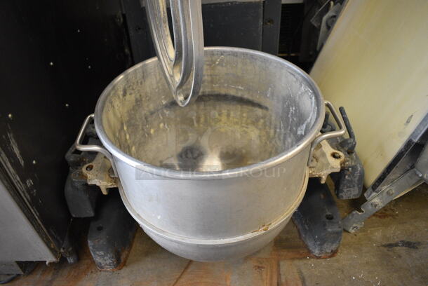 FANTASTIC! Hobart Model V-1401 Metal Commercial Floor Style 140 Quart Planetary Mixer w/ Bowl Guard, Bowl Adaptor, Stainless Steel Mixing Bowl and Paddle Attachment. Bowl and Attachment Are 40 Quart. 200 Volts, 3 Phase. 30x45x71 - Image 6 of 12