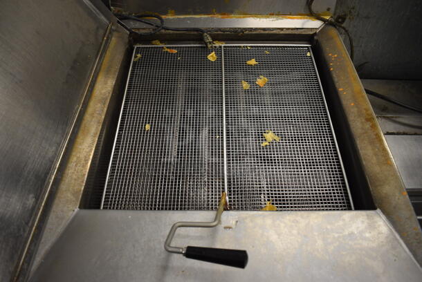 AWESOME! Pitco Frialator Model 24RUFM Stainless Steel Commercial Floor Style Natural Gas Powered Donut Fryer w/ Grease Trap. 72,000 BTU. 30x44x57 - Image 4 of 10