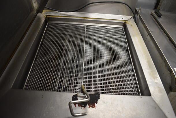 AWESOME! Pitco Frialator Model 24RUFM Stainless Steel Commercial Floor Style Natural Gas Powered Donut Fryer w/ Grease Trap. 72,000 BTU. 30x44x57 - Image 4 of 8