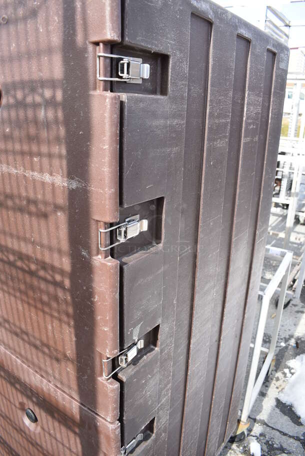 Cambro Model 1826DTC Brown Poly Insulated 2 Compartment Portable Cabinet on Commercial Casters. 21x29x62 - Image 2 of 7