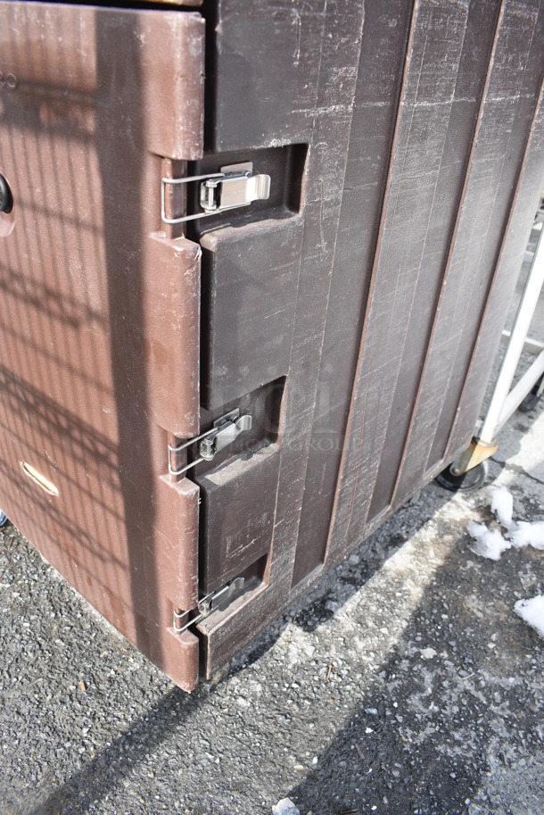 Cambro Model 1826DTC Brown Poly Insulated 2 Compartment Portable Cabinet on Commercial Casters. 21x29x62 - Image 3 of 7
