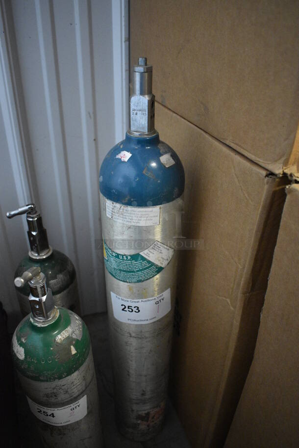 Metal Oxygen Tank. 4.5x4.5x30