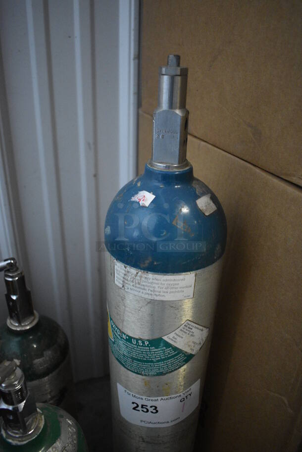 Metal Oxygen Tank. 4.5x4.5x30 - Image 2 of 3