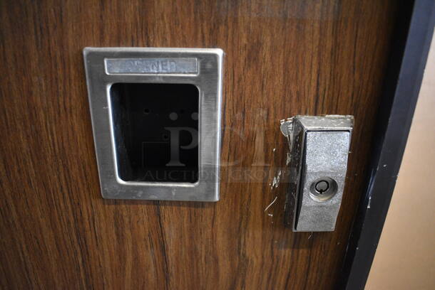 NICE! Metal Commercial Coke Beverage Vending Machine. 27.5x26.5x57.5. Tested and Working! - Image 4 of 6