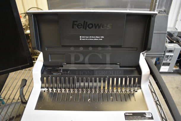 Fellowes Model CRC 50068 Pulsar Plastic Comb Binding Machine. 18x16x5 - Image 3 of 6